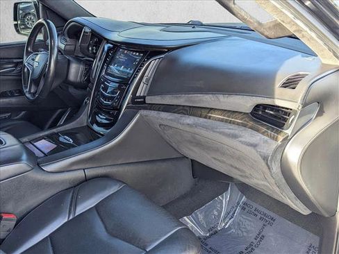 Used 2016 Cadillac Escalade Platinum image 25