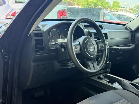 Used 2012 Jeep Liberty Sport AWD/4WD image 5