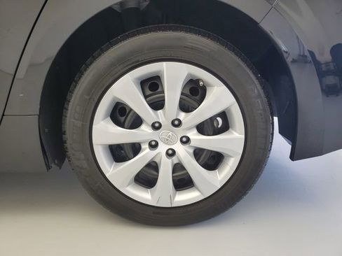 Used 2022 Toyota Corolla LE image 12