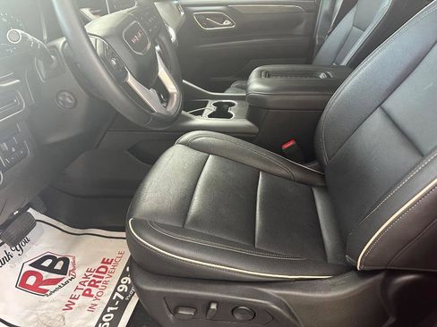 Used 2023 GMC Yukon SLT w/ SLT Premium Package image 14