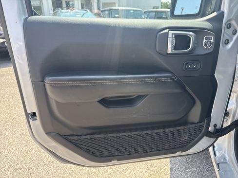 Used 2024 Jeep Wrangler Unlimited Sahara AWD/4WD image 10