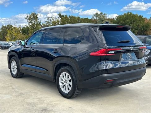 Certified 2024 Toyota Grand Highlander XLE image 3