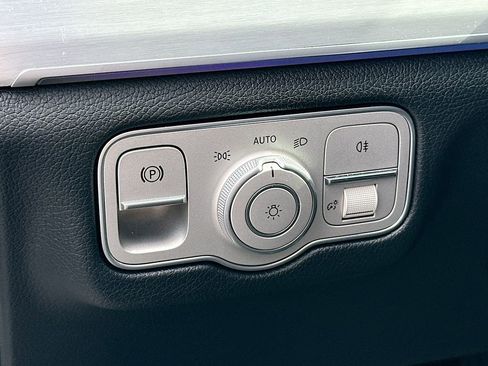 Used 2024 Mercedes-Benz GLE 450e GLE 450e Plug-In Hybrid Sport image 11