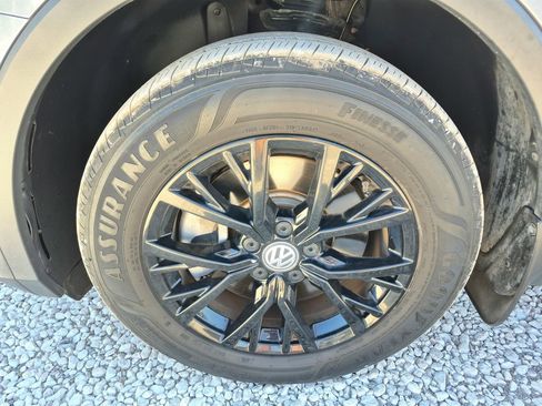 Used 2021 Volkswagen Tiguan S FWD image 9