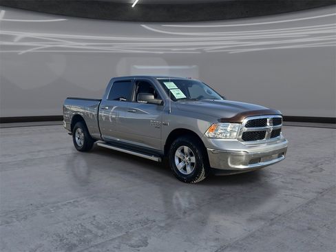 Used 2020 RAM 1500 Classic SLT w/ Luxury Group image 2