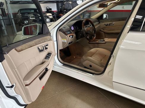 Used 2010 Mercedes-Benz E 350 4MATIC Sedan image 47