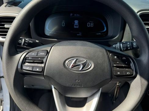 Used 2024 Hyundai Venue SE image 33