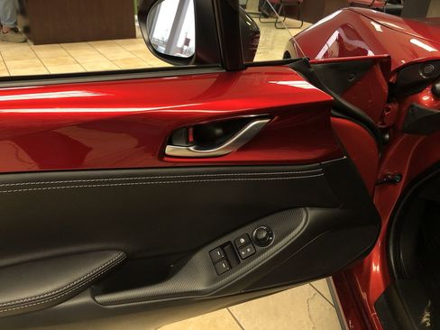 Used 2025 MAZDA MX-5 Miata Club image 11