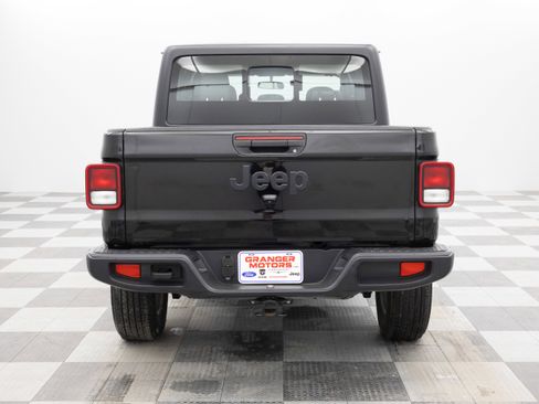 Used 2024 Jeep Gladiator Sport image 8