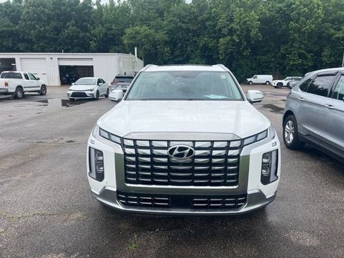 Used 2023 Hyundai Palisade Calligraphy FWD image 2