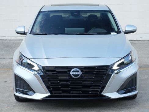 Used 2025 Nissan Altima 2.5 SV w/ SV Premium Package FWD image 40
