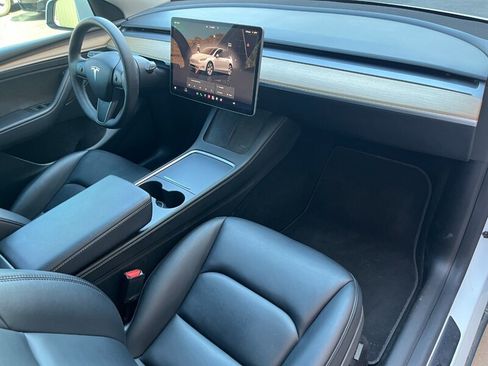 Used 2024 Tesla Model Y Long Range RWD image 7