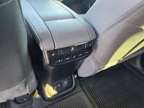 Used 2020 Toyota Highlander Platinum image 18