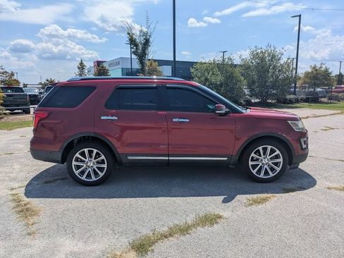 Used 2017 Ford Explorer Limited w/ Equipment Group 301A FWD image 2