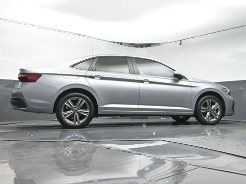 Used 2023 Volkswagen Jetta SE image 37