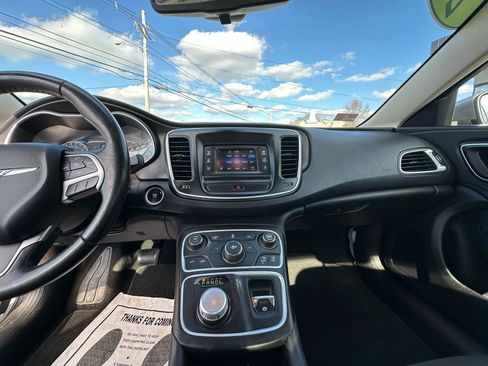 Used 2015 Chrysler 200 Limited w/ Convenience Group image 16