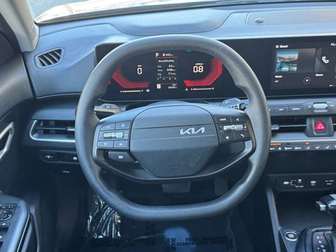 Used 2025 Kia K4 LXS image 28