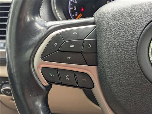 Used 2020 Jeep Grand Cherokee Laredo w/ 18" Wheel & 8.4" Radio Group RWD image 4