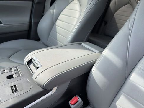 Used 2023 Toyota Highlander XSE image 19