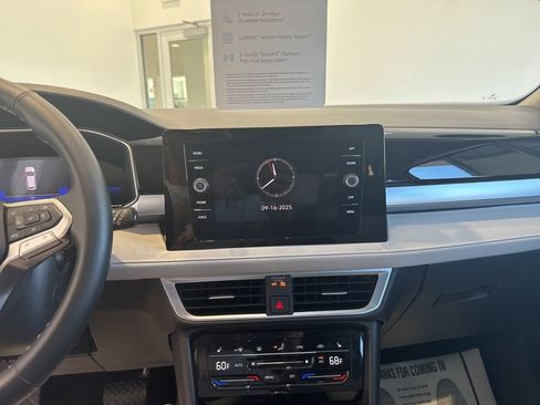 Used 2025 Volkswagen Taos SE w/ Panoramic Sunroof Package image 24