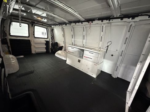 Used 2004 Chevrolet Express 3500 Extended RWD image 5