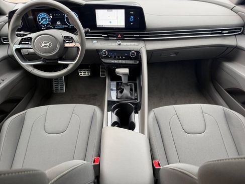 Used 2025 Hyundai Elantra SEL FWD image 15