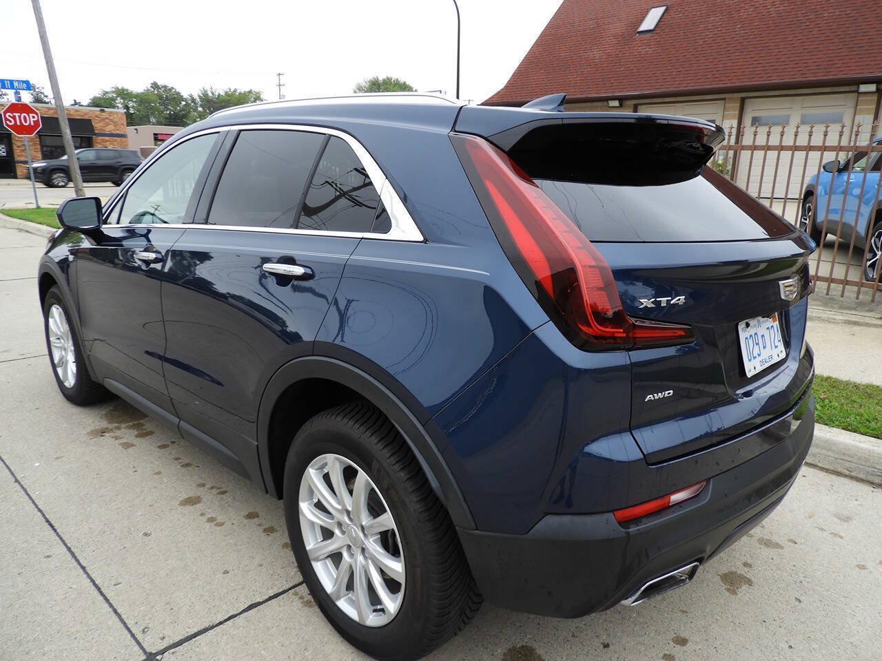 Used 2020 Cadillac XT4 Luxury w/ Cold Weather Package AWD/4WD image 6