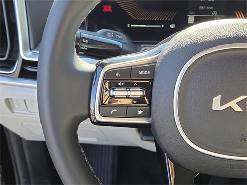 Used 2024 Kia Sorento S w/ Panoramic Sunroof Package image 18