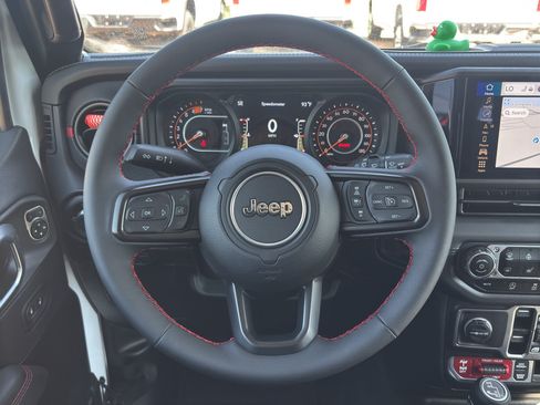 Used 2024 Jeep Wrangler Unlimited Rubicon AWD/4WD image 11