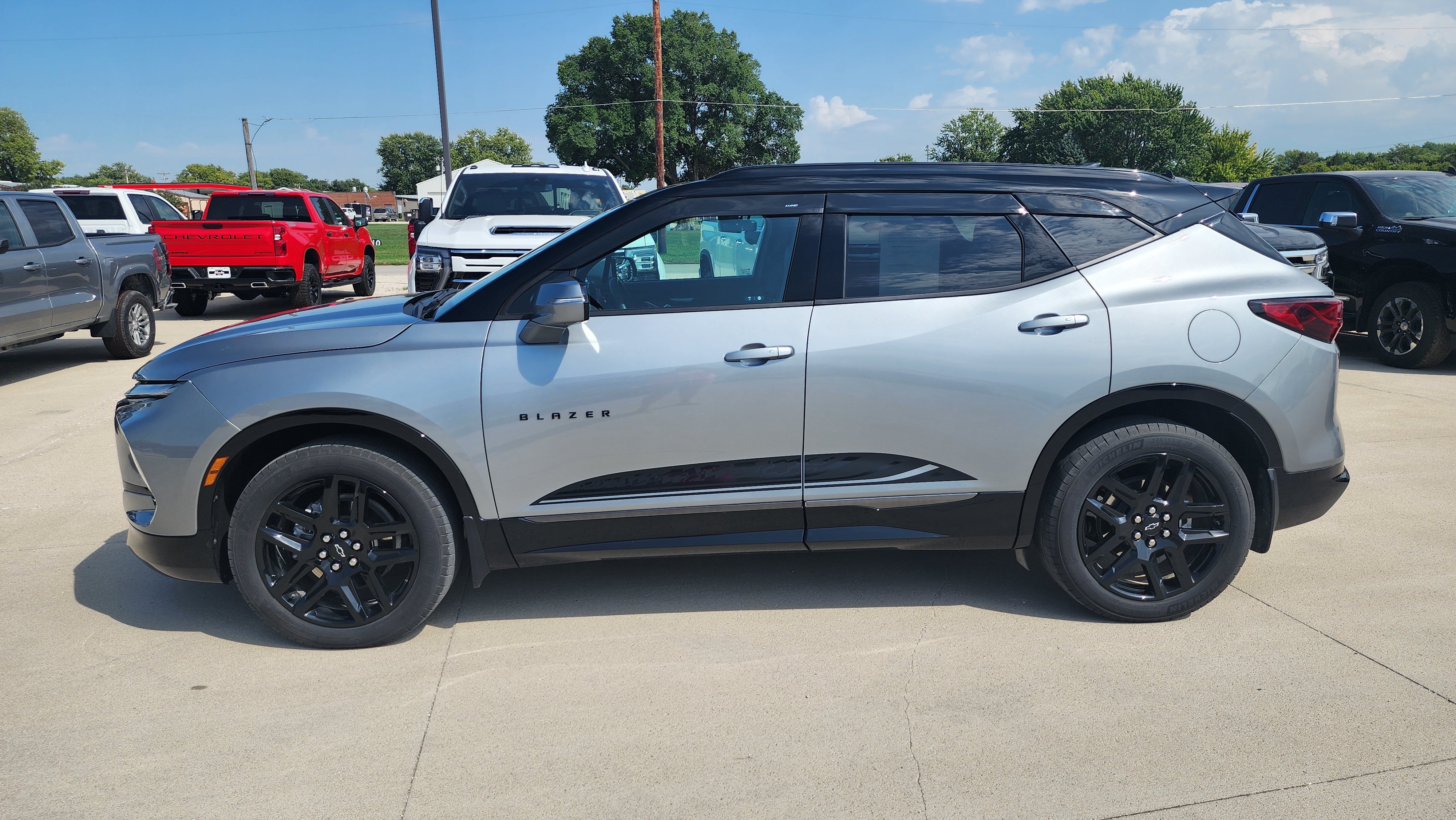 Certified 2024 Chevrolet Blazer RS w/ Driver Confidence II Package AWD/4WD image 2