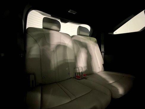 Used 2025 Kia Sorento SX Prestige image 24