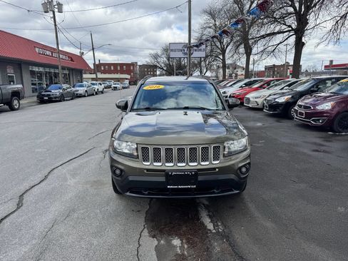 Used 2016 Jeep Compass Latitude image 2
