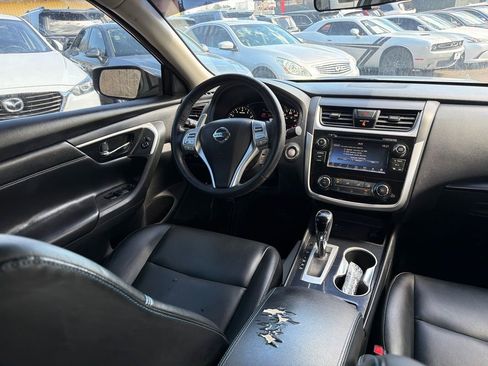 Used 2018 Nissan Altima 2.5 SR w/ SR Midnight Edition image 11