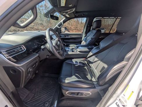 Used 2023 Jeep Wagoneer Series III w/ Premium Group I image 26