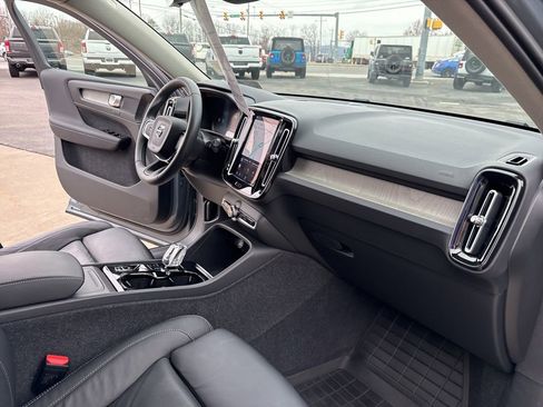 Certified 2023 Volvo XC40 B5 Plus w/ Driver Assist Package AWD/4WD image 40