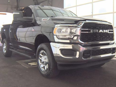 Used 2024 RAM 2500 Tradesman w/ Chrome Appearance Group AWD/4WD image 12