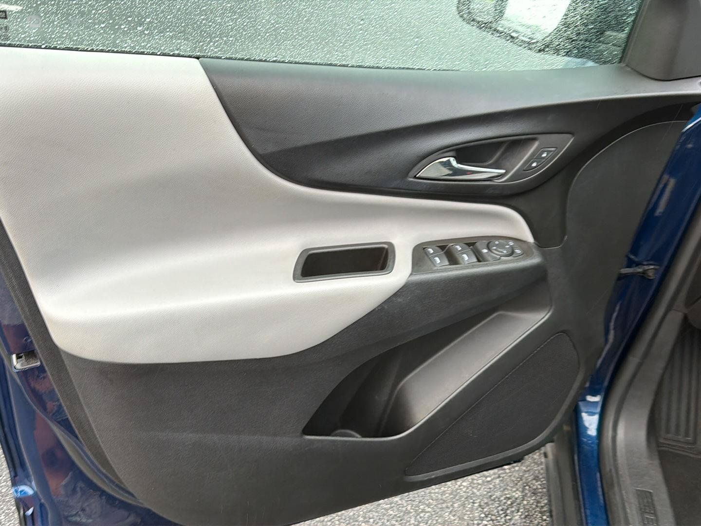 Used 2022 Chevrolet Equinox LS AWD/4WD image 16