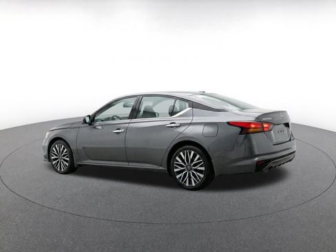 Used 2025 Nissan Altima 2.5 SV FWD image 6