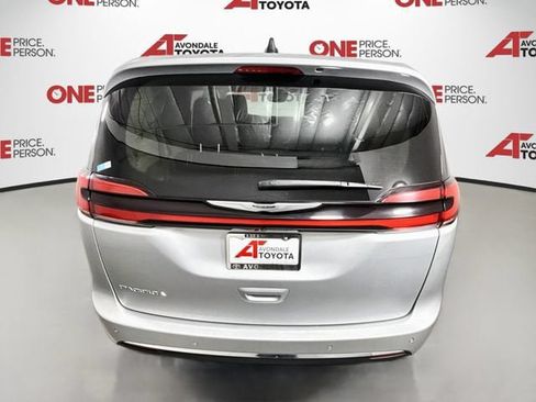 Used 2024 Chrysler Pacifica Touring-L FWD image 6