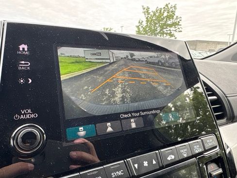 Used 2023 Honda Odyssey Touring image 25