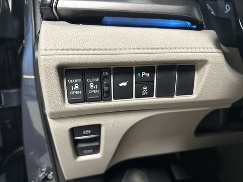 New 2026 Honda Odyssey Touring image 17