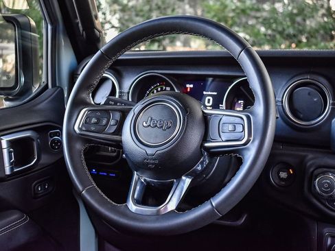 Used 2023 Jeep Wrangler Unlimited Sahara image 14