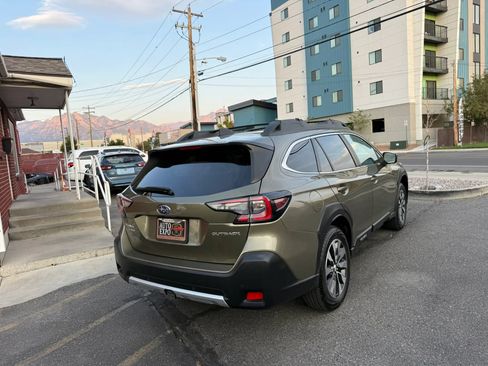 Used 2025 Subaru Outback Limited AWD/4WD image 4