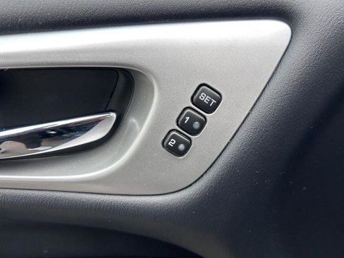 Used 2019 Nissan Pathfinder Platinum image 23