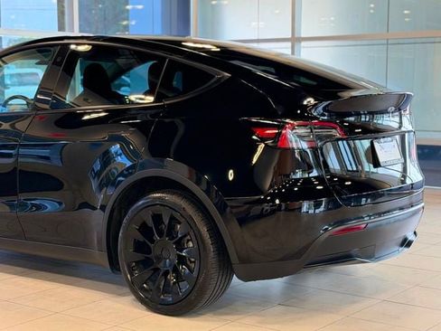 Used 2023 Tesla Model Y Long Range AWD/4WD image 13