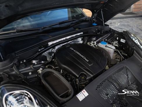 Used 2018 Porsche Macan image 38