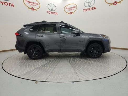 Used 2021 Toyota RAV4 XLE w/ Convenience Package image 3