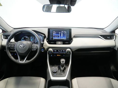 Used 2022 Toyota RAV4 XLE Premium AWD/4WD image 17