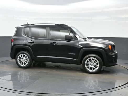 Used 2022 Jeep Renegade Latitude AWD/4WD image 7
