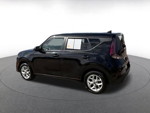 Used 2025 Kia Soul LX w/ LX Technology Package image 9